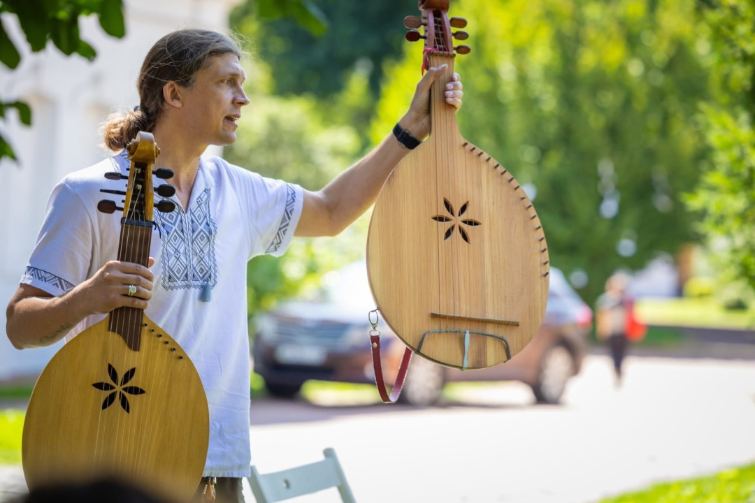 Віталій Кобзар.