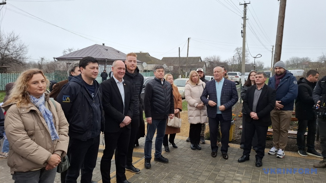 Кім і посол Данії Томас Лунд-Сьоренсен