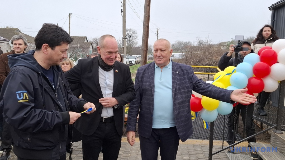 Павло Бузінський (справа