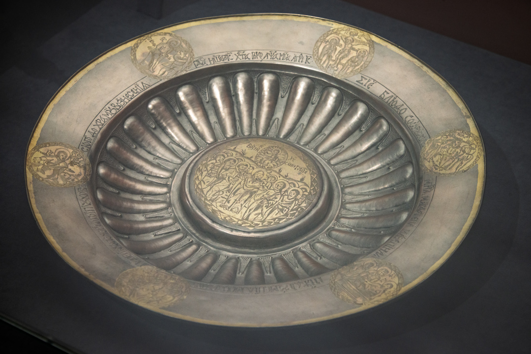 Срібне блюдо