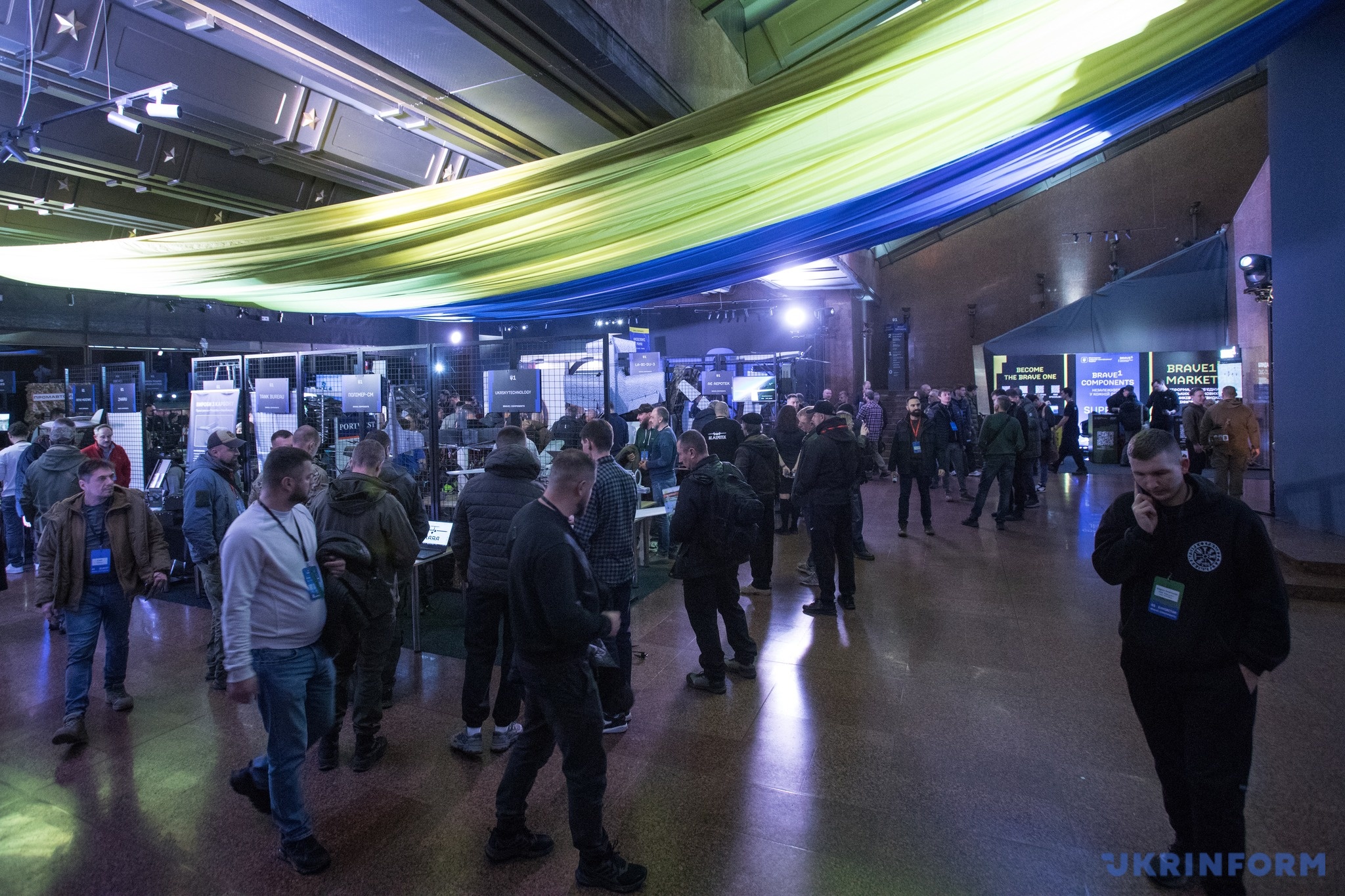 У виставковій залі Brave1 Components
