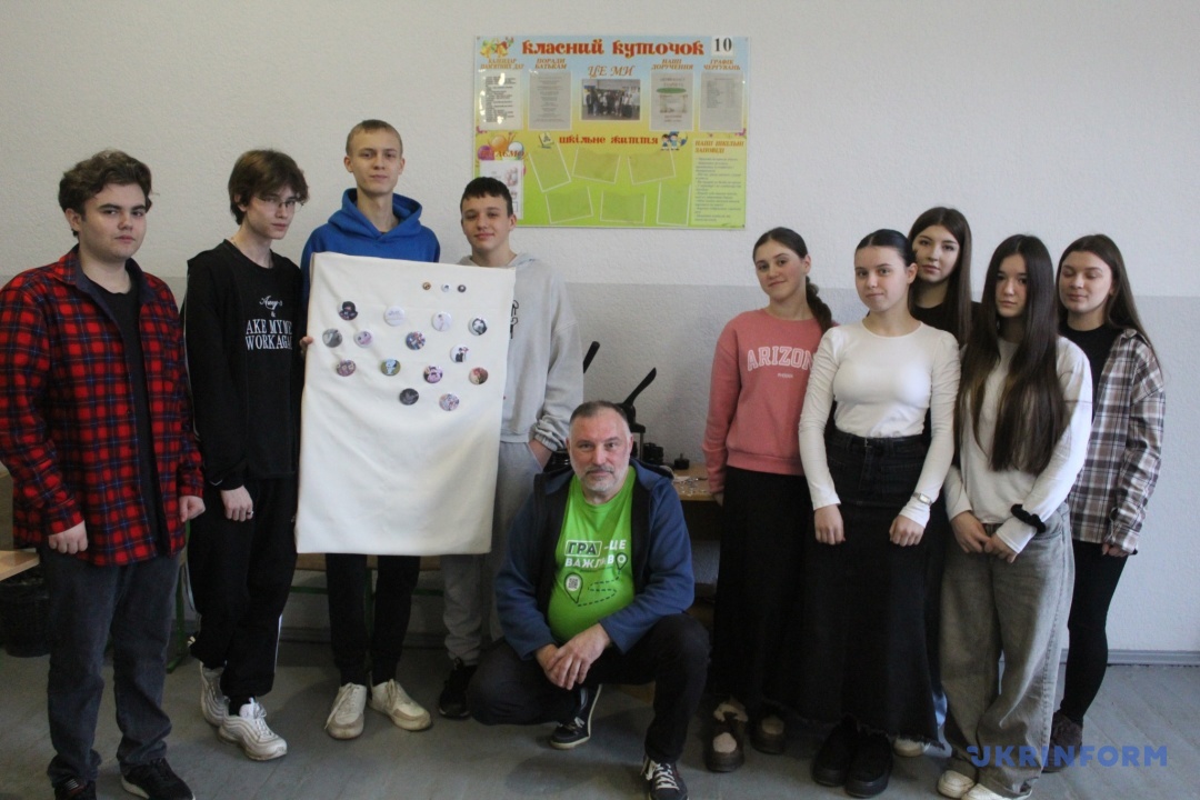 Команда проєкту ЗначОк із наставником Сергієм Вожжовим