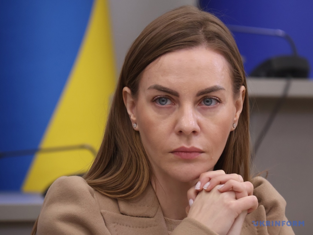 Олена Сотник