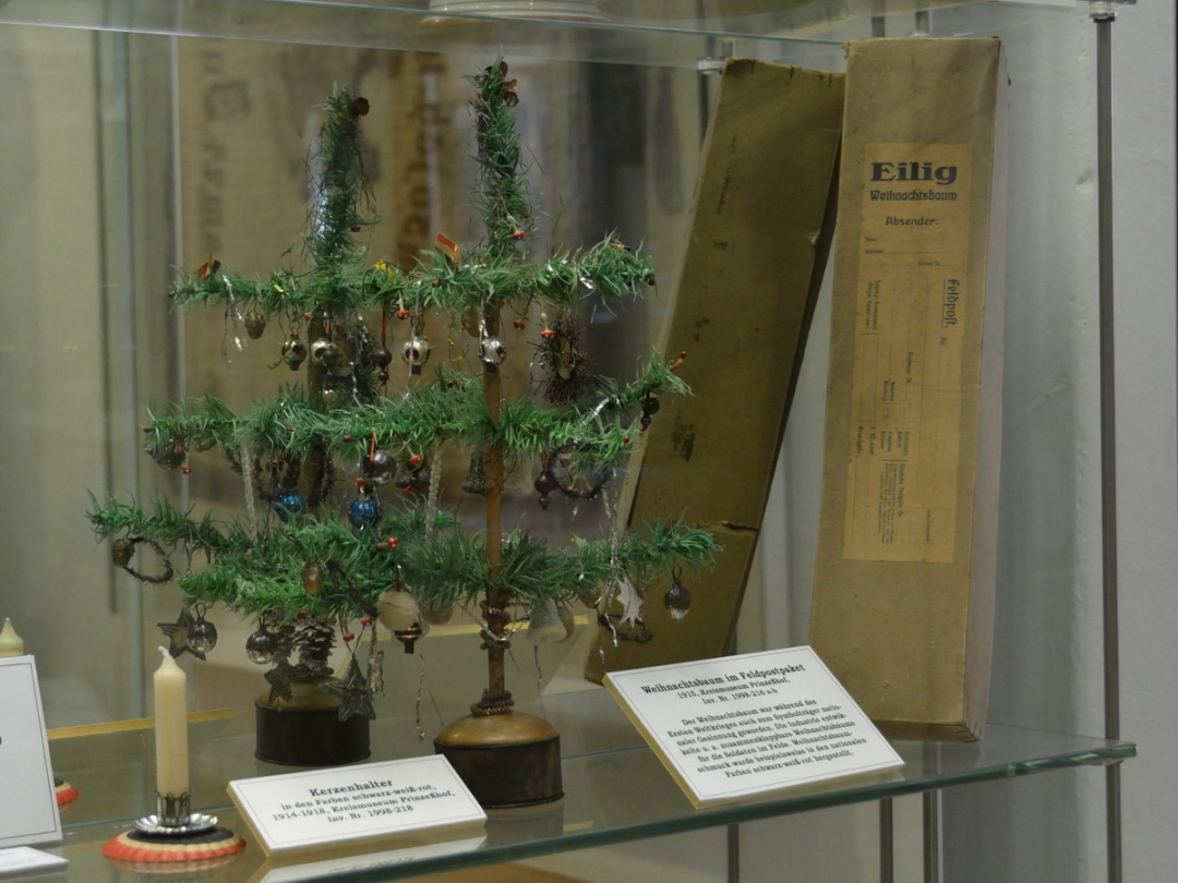 Німецька складна різдвяна ялинка 1914 р. Фото: Музей району Штайнбурга / wikipedia