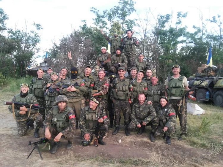 Артур Горобець із побратимами під час бойових дій на Донеччині у 2014 році 