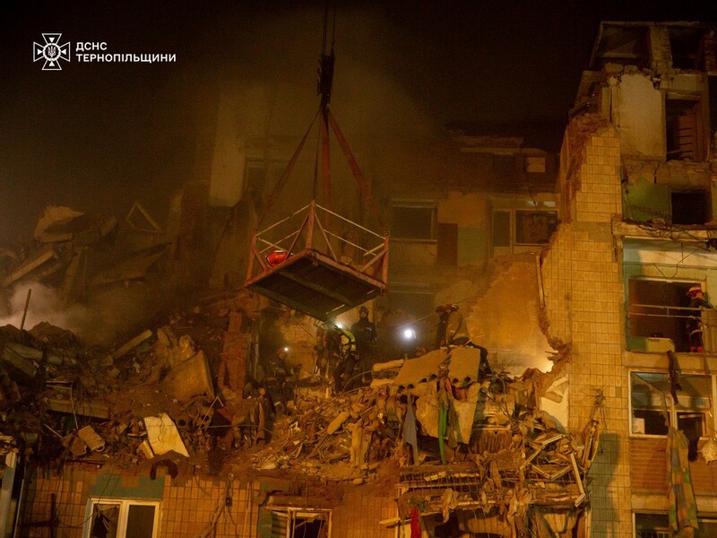 Ракетна атака РФ на Тернопіль 19 листопада забрала життя 38 людей. Фото: ДСНС України/Telegram