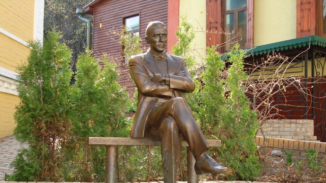 : Пам’ятник М. Булгакову в Києві. Фото: Суспільне.