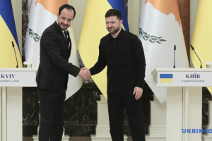 Volodymyr Zelensky et Níkos Christodoulídis évoquent l’adhésion de l’Ukraine à l’UE et le renforcement des sanctions contre la Russie