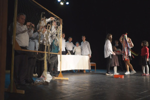 У Коломиї інклюзивний театр презентував виставу «Ми ще повернемось»