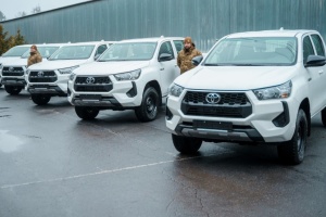 Вінниця передала на фронт п’ять автівок та 300 FPV-дронів