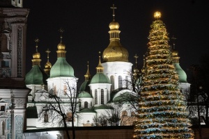 キーウ中心部のクリスマス・ツリーが点灯