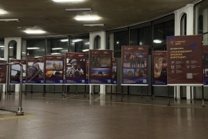 У Києві на станції метро «Золоті ворота» відкрили виставка «Технодесант. Хроніка боротьби»