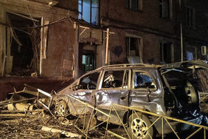 Un dron impacta cerca de un edificio residencial en Cherníguiv y deja tres heridos