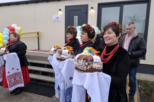 Коровай, кошенята і сльози: на Миколаївщині родини ВПО отримали сучасні будинки