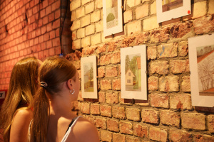 У Відні відкрилася виставка українських художниць «My Glass House» про дім та війну