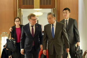 Глава МЗС Німеччини закликав Китай підтримати зусилля для якнайшвидшого завершення війни в Україні