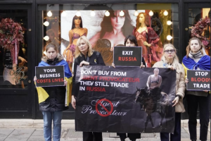 Українці Лондона мітингували проти брендів, які досі працюють в РФ