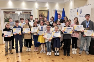 Посол України нагородив українських дітей, які досягли успіхів у Чехії
