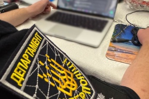 На Буковині викрили «арбітра» хакерського форуму, який продавав персональні дані