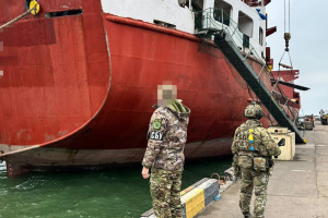 Le Service de sécurité de l’Ukraine saisit un navire de la flotte fantôme russe dans le port d’Odessa