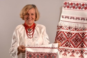 Лауреаткою премії у сфері нематеріальної культурної спадщини 2025 року стала вишивальниця Орися Рябунець