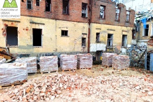 У Харкові демонтували залишки зруйнованого росіянами будинку 1860-их років