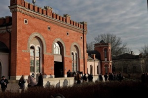 У Чернівцях делегація з Ізраїлю «поховала» фрагменти обгорілих під час пожежі в синагозі книг