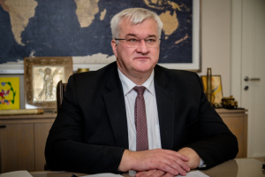 Сибіга на форумі в Бухаресті: Війна РФ у Європі стає все менш «гібридною»