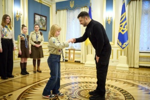 Скаути передали Зеленському Вифлеємський вогонь миру