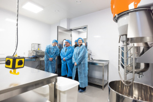 На Харківщині Зеленська взяла участь у відкритті фабрики-кухні