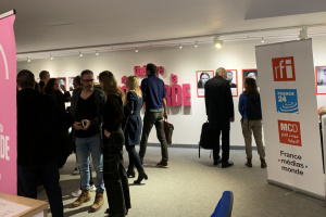 У Парижі на виставці «Ув'язнена свобода» показали світлини полонених українських журналістів