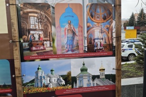 У Кременці на Тернопільщині відкрилася вулична виставка «Церковний рашизм»
