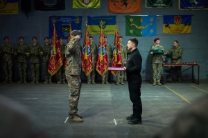 У Харкові Зеленський відзначив військових державними нагородами