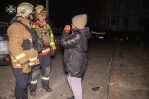 У Сумах ворожий БПЛА влучив у багатоповерхівку