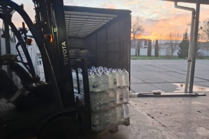 Для постраждалих від масованих російських атак районів Одещини з Буковини відправили 20 тонн води