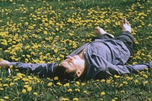 У Києві покажуть фільм Олександра Ігнатуші «Цвітіння кульбаби»