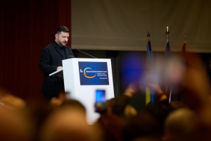 Делегація США не вимагає від України територіальних поступок, вона доносить позицію РФ - Зеленський