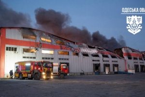 На Одещині дрони РФ атакували склад з побутовою технікою