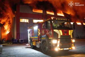 На Одещині дрони РФ атакували склад з побутовою технікою