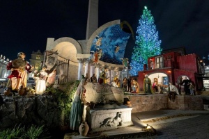 У Ватикані засвітили різдвяну ялинку і відкрили вертеп