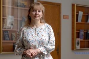 Освітній омбудсмен: Про строкові контракти для вчителів варто говорити після зміни підходів до зарплат