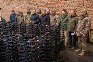 Вінниця передала бойовим бригадам 400 FPV-дронів та автівку