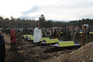 На Львівщині вперше поховали невпізнані тіла воїнів, які загинули у повномасштабній війні
