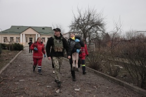 Удар російськими КАБами: у Кушугумі на Запоріжжі поранені жінка з дитиною, які виходили з території школи