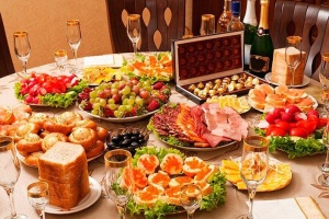 Які овочі й фрукти за новорічним столом з’їдають завжди, а що зазвичай залишається