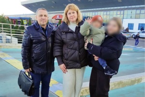 В Україну з Єгипту повернули трирічного хлопчика, який залишився без піклування батьків