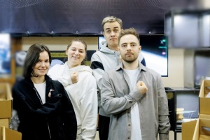 「心臓を捧げよ！」　ウクライナの活動家、「進撃の巨人」のスローガンで軍人用無人機購入の資金募る