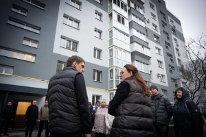 Свириденко оглянула у Запоріжжі відновлений багатоквартирний будинок