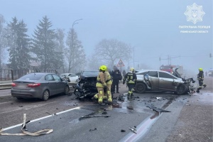 Масштабна ДТП на трасі Київ–Чоп: зіткнулися вісім авто, є постраждалі