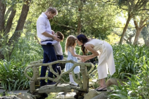 Принц Гаррі та Меган Маркл поширили нове фото до новорічних свят